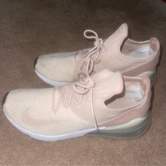 Nike Shoes - Nike 270 size 10